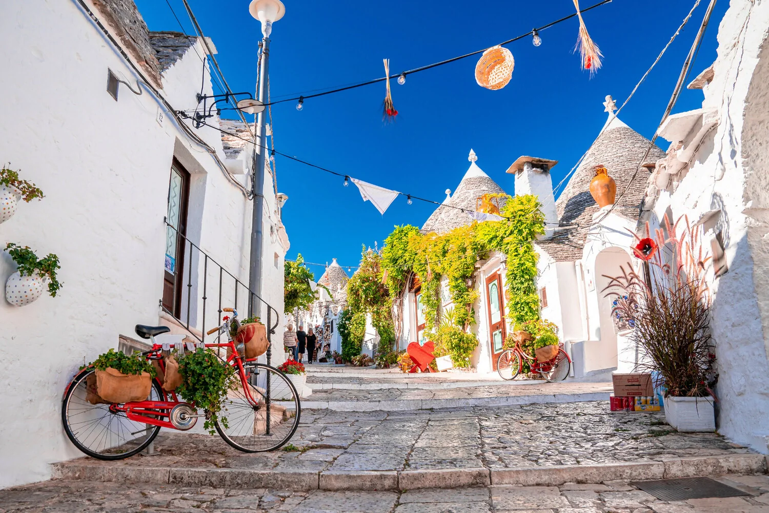 Brindisi Uferpromenade und historischer Hafen in Apulien, Italien