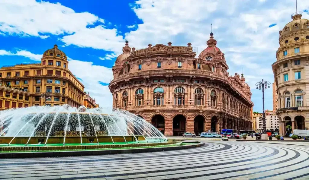 Genoa historisches Zentrum und ligurische Uferpromenade in Italien
