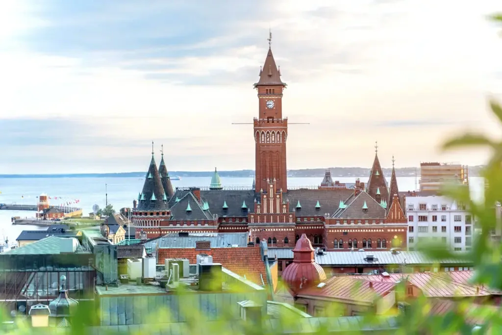Helsingborg Uferpromenade, Kärnan-Turm und Stadtzentrum in Südschweden