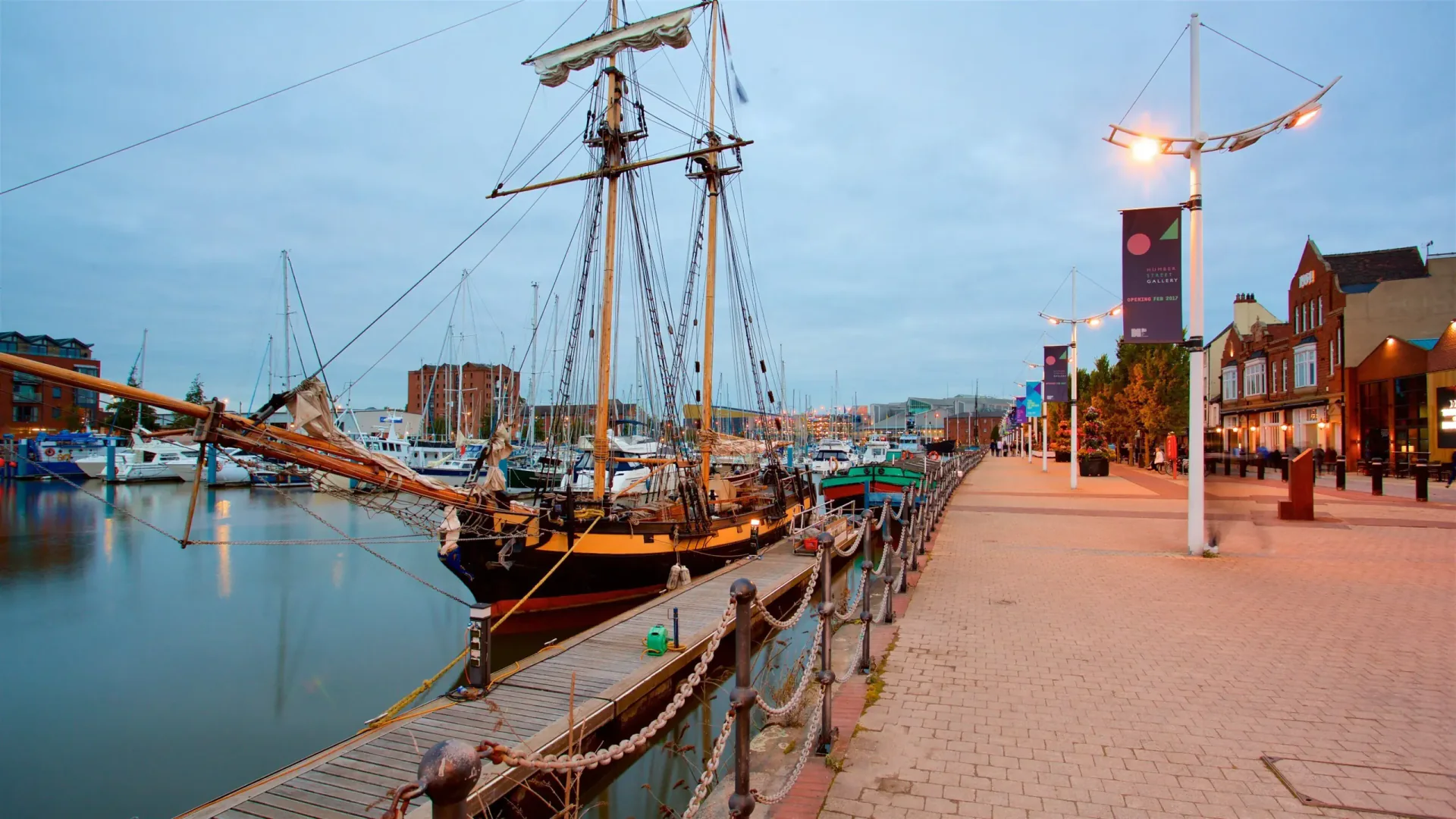 Hull Jachthafen, historische Uferpromenade und Stadtzentrum in East Yorkshire