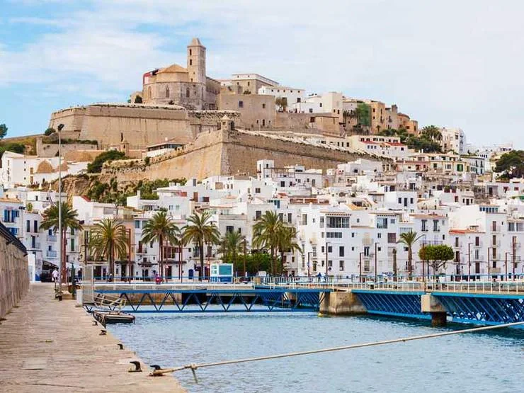 Ibiza Stadt, Dalt Vila und Mittelmeerküste auf den Balearen
