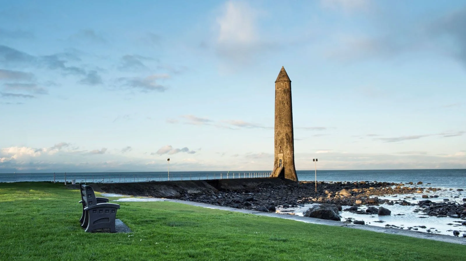 Larne Hafen, Küste und Stadt in der Grafschaft Antrim, Nordirland