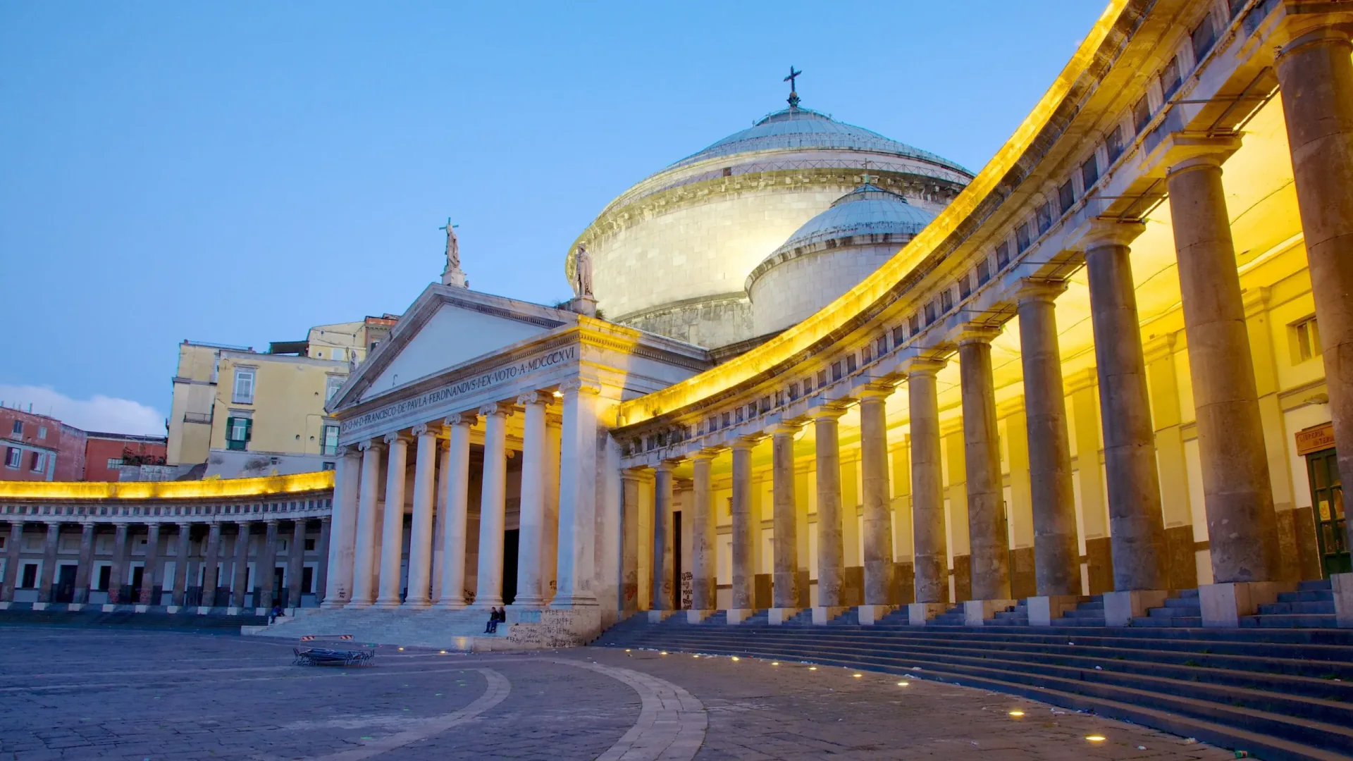Naples Uferpromenade, Vesuv und historische Stadt in Süditalien