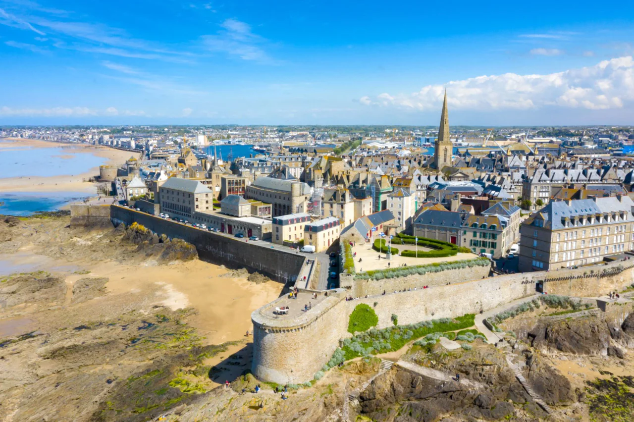 St Malo Stadtmauern, Strände und Besucherhighlights der Bretagne