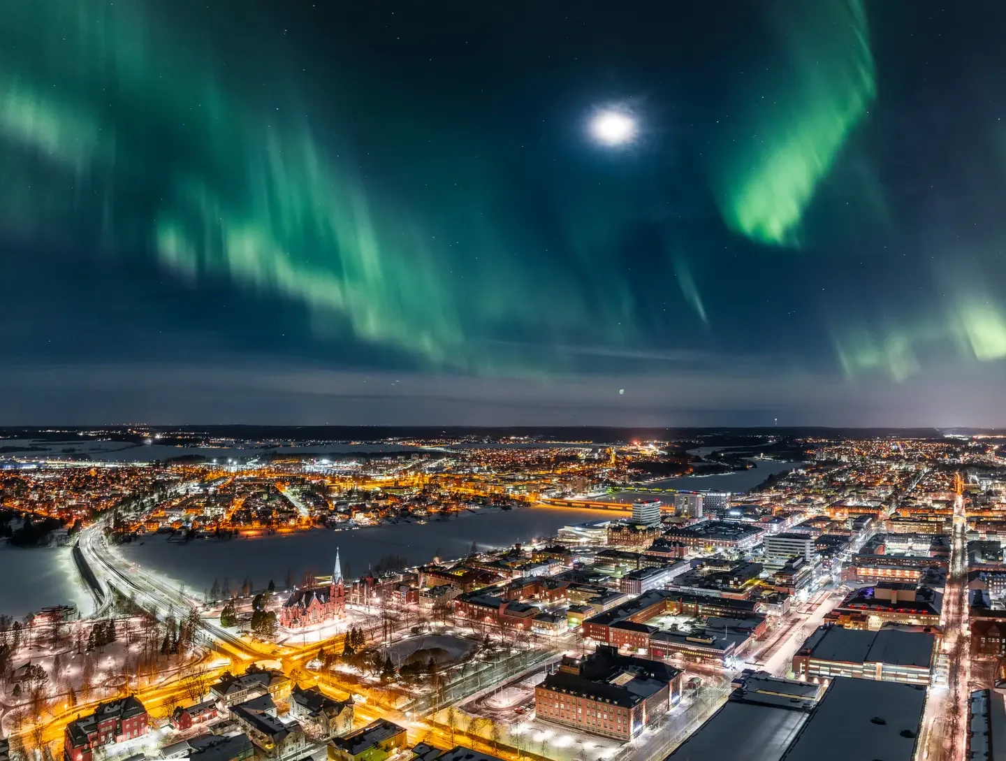 Umeå Stadtzentrum, Flussufer und nordschwedische Landschaft