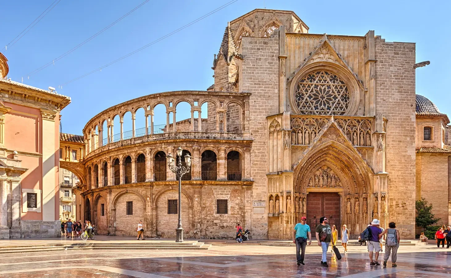 Valencia Altstadt, Stadt der Künste und Wissenschaften und mediterrane Uferpromenade in Spanien