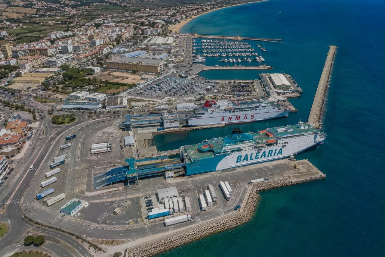 Dénia Passagierfährterminal und Yachthafen an der spanischen Costa Blanca
