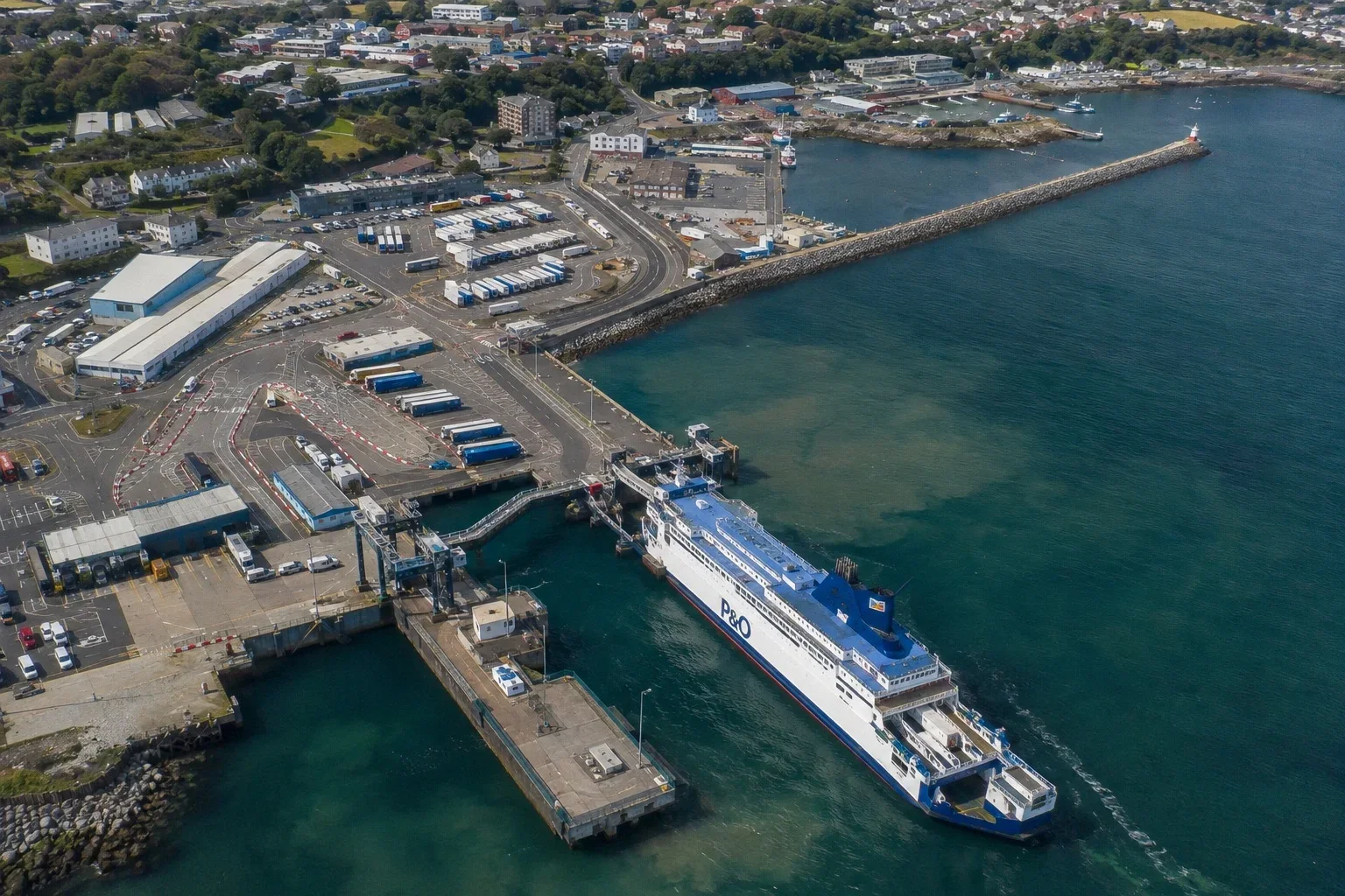 P&O Ferries Passagier- und Fahrzeugterminal im Hafen Larne, Nordirland
