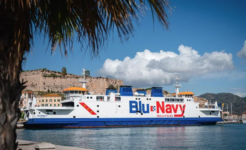 Blu Navy-Fähre in Portoferraio, Elba