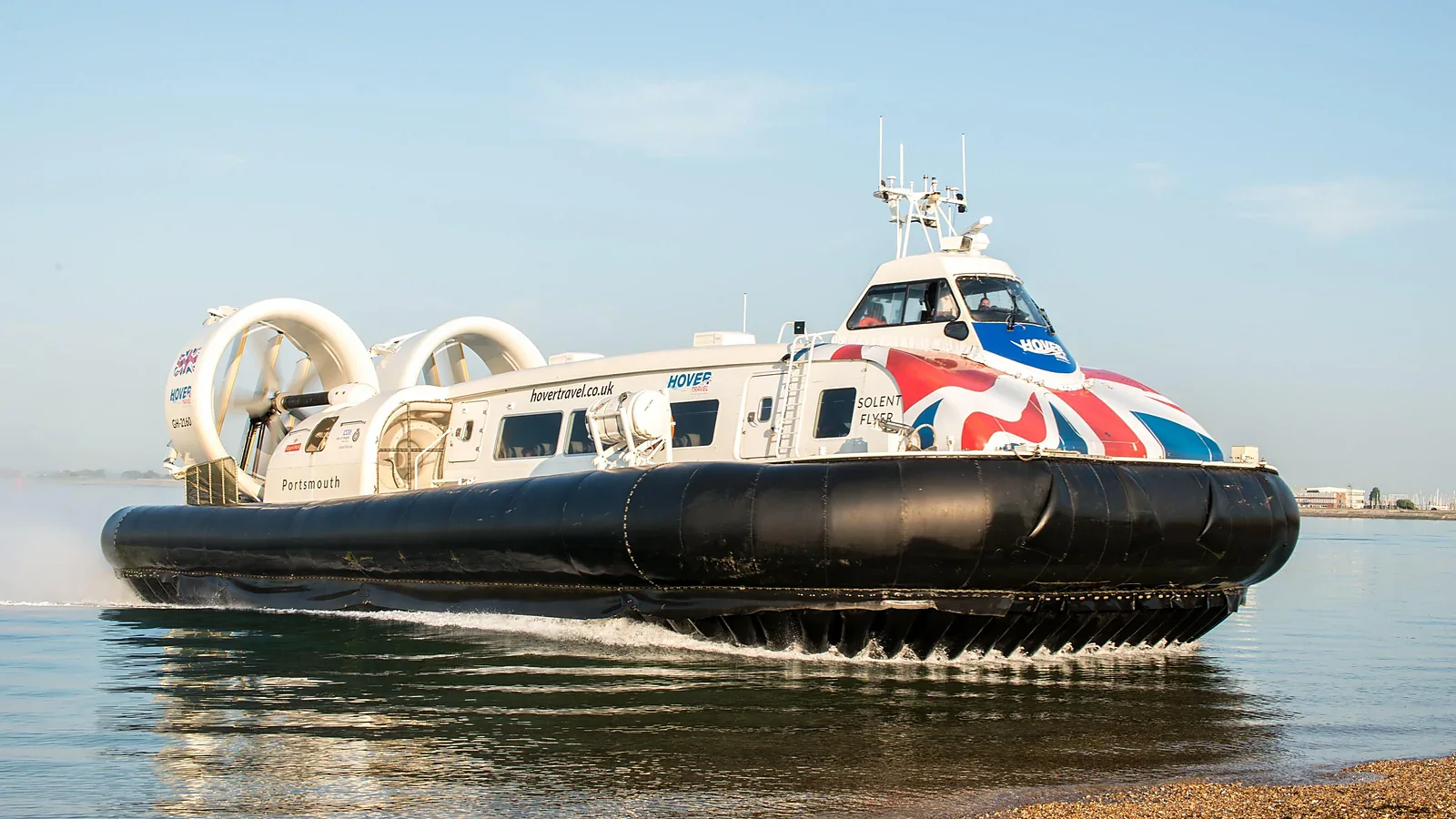 Luftkissenfahrzeug Hovertravel beim Southsea- und Ryde-Dienst