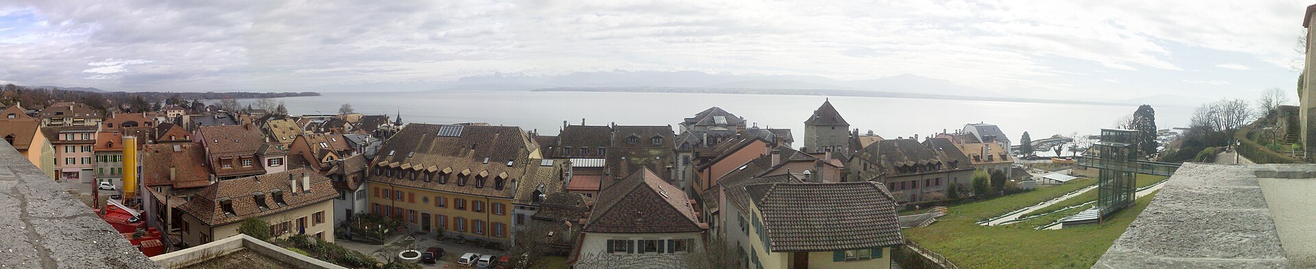 Blick vom Schloss Nyon zum Genfersee