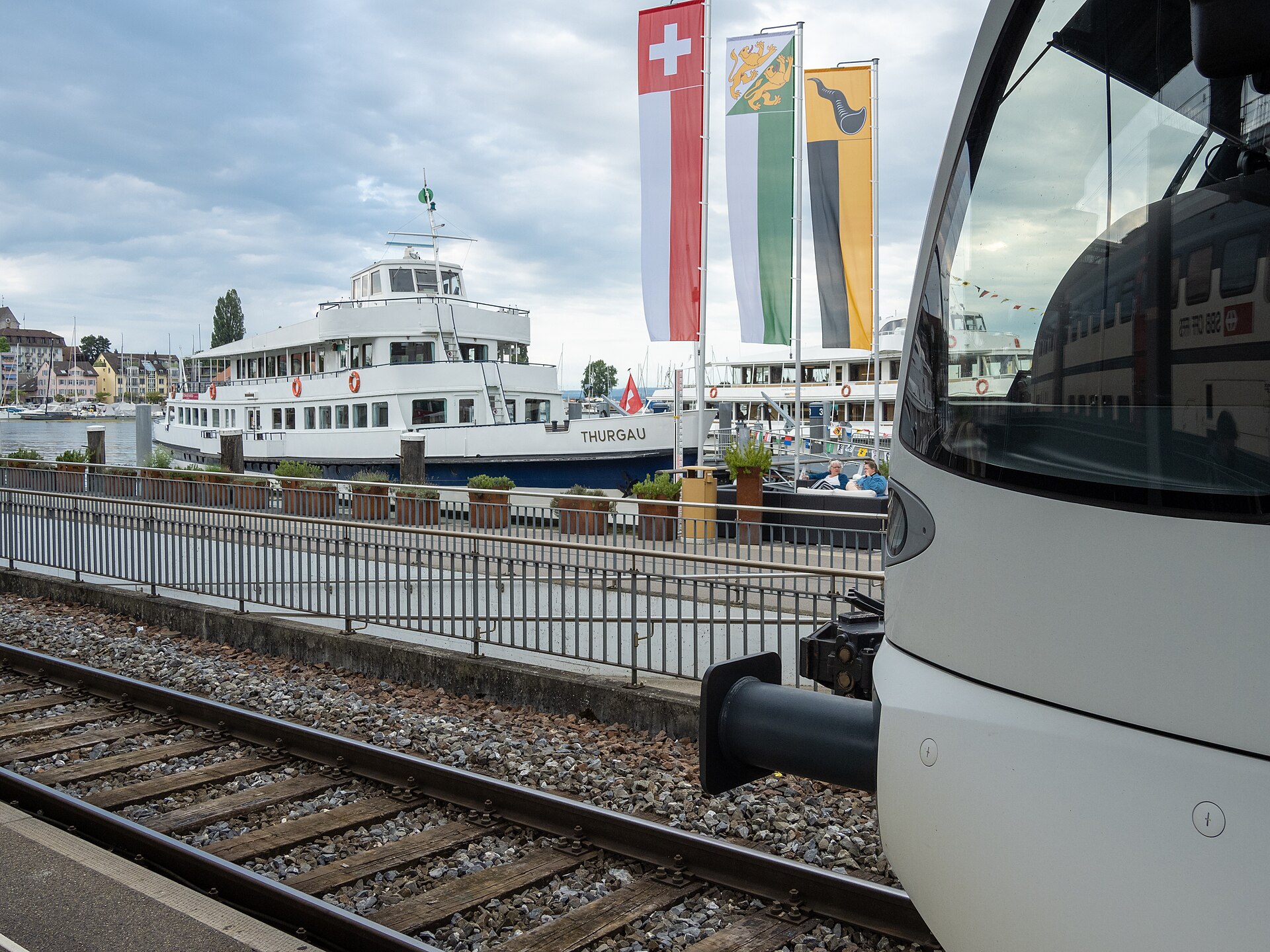 Bahnhof und Hafen von Romanshorn am Bodensee