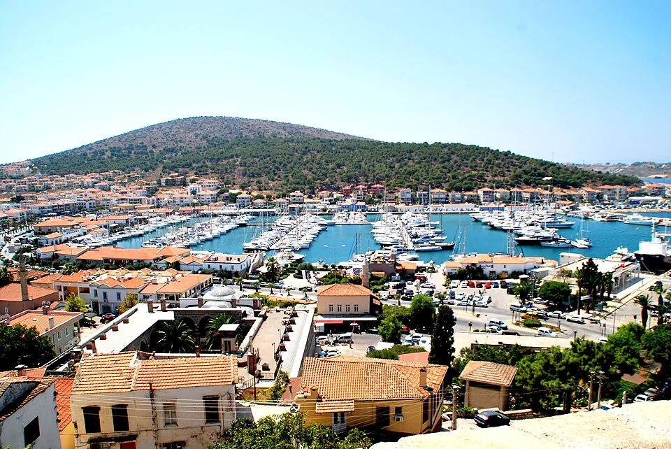 Küste und Hafenumgebung von Çeşme