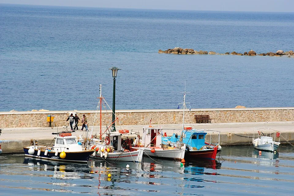 Glossa, Skopelos Küste und Hafenumgebung
