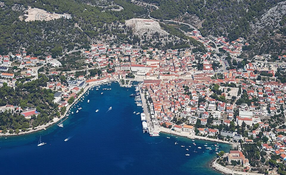 Hvar Küsten- und Hafenumgebung