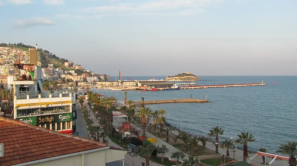 Küste und Hafenumgebung von Kuşadası